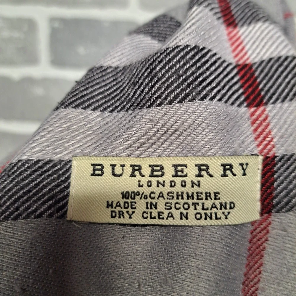 Burberry London Classic Gray Check Scarf Made in Scotland 100% Cashmere 72X28 In